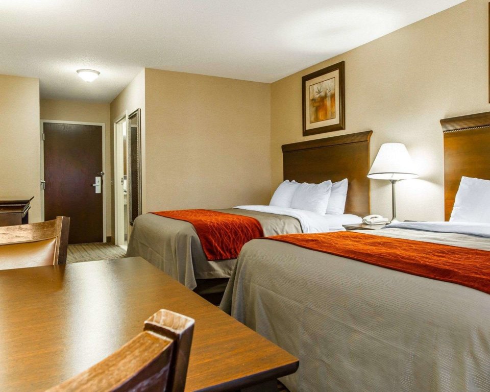 Четырёхместный номер Standard Comfort Inn & Suites Scarborough