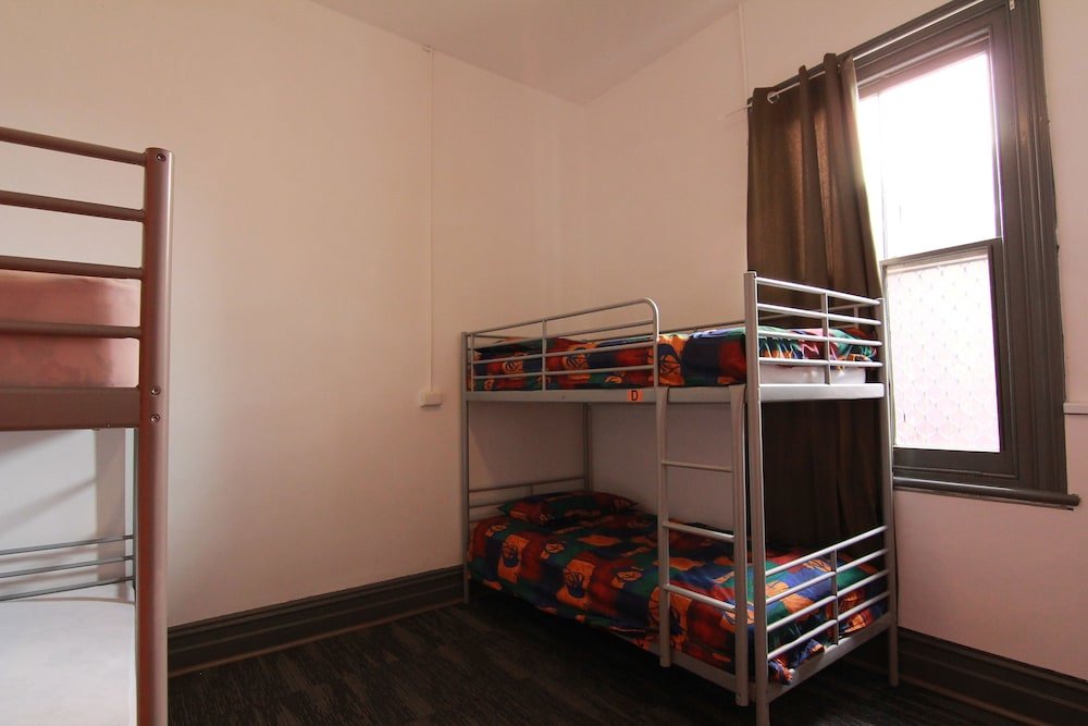 Кровать в общем номере (женский номер) Haus Accommodation