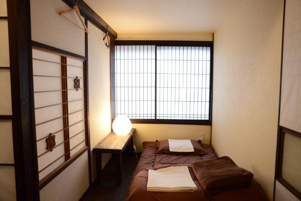 Кровать в общем номере Guest House KuKu