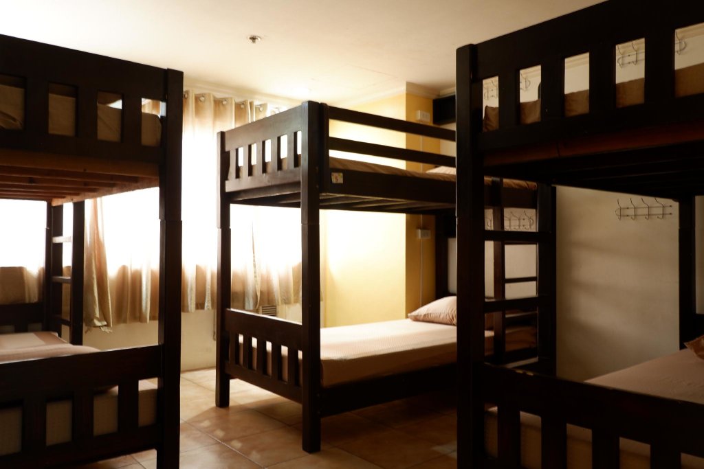 Кровать в общем номере The Fort Budget Hotel - Bonifacio Global City - Hostel