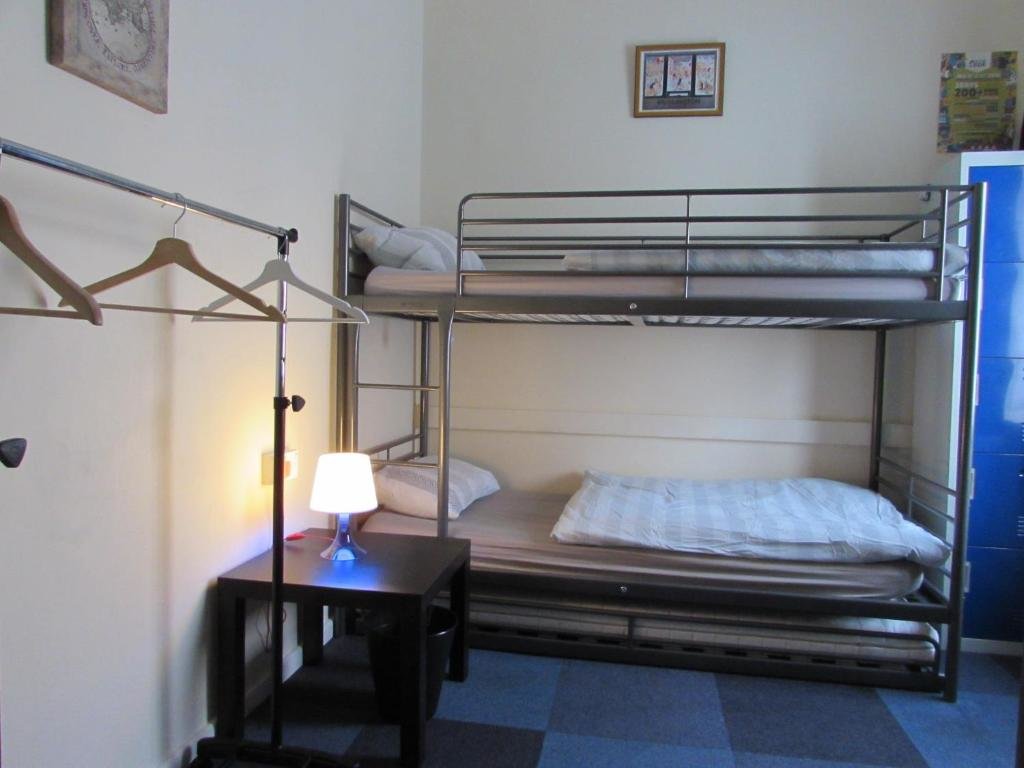 Кровать в общем номере Hull Trinity Backpackers