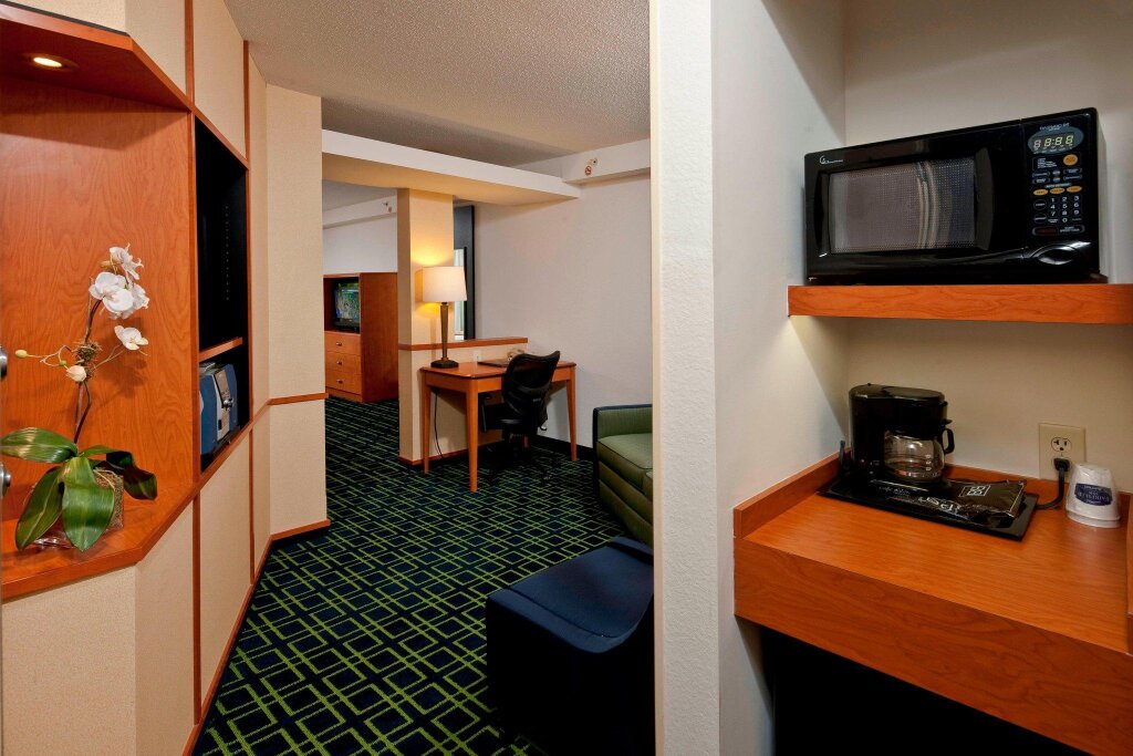 Двухместный семейный люкс Fairfield Inn & Suites by Marriott Brunswick Freeport