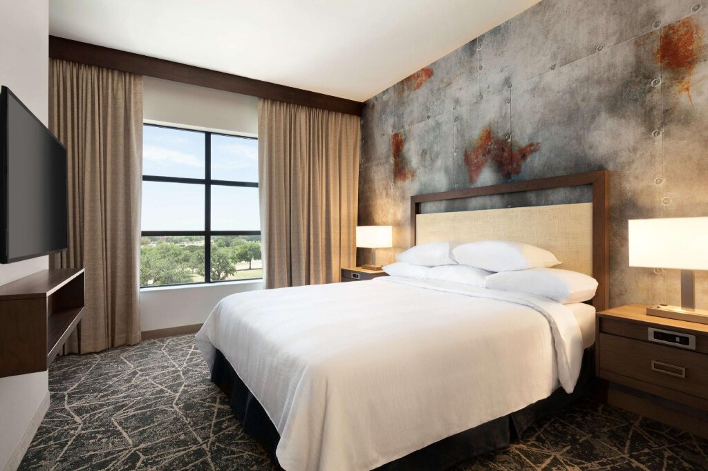 Deluxe Doppel Suite Embassy Suites by Hilton San Antonio Brooks Hotel & Spa