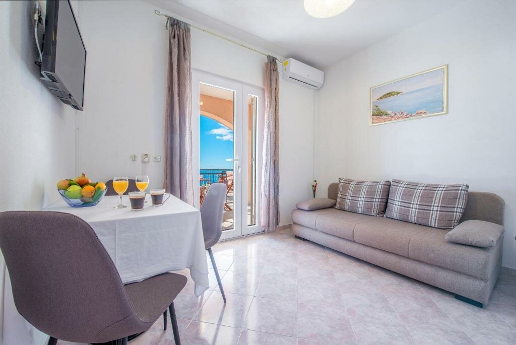Apartamento 1 dormitorio con balcón y con vista al mar Apartments Mrkan