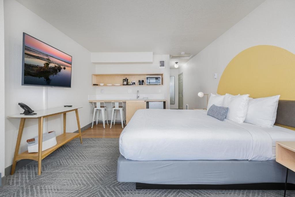 1 Bedroom Deluxe Suite Surfland Hotel