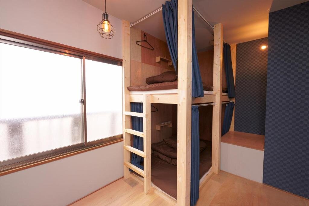 Кровать в общем номере Guesthouse OYADO SAPPORO