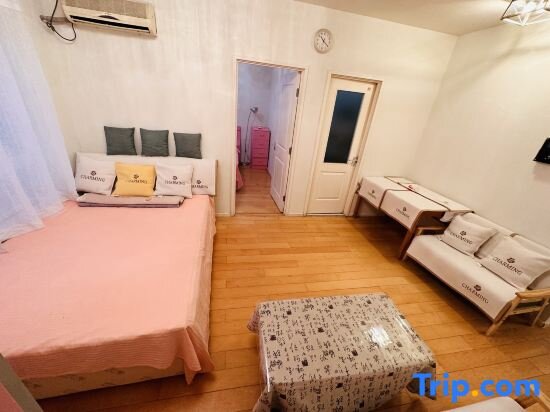 Кровать в общем номере Shuangjing Classic Warm House