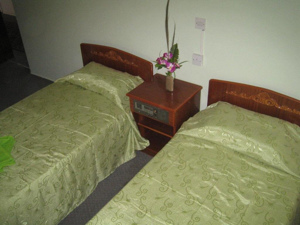 Кровать в общем номере (женский номер) Onisillos Hotel