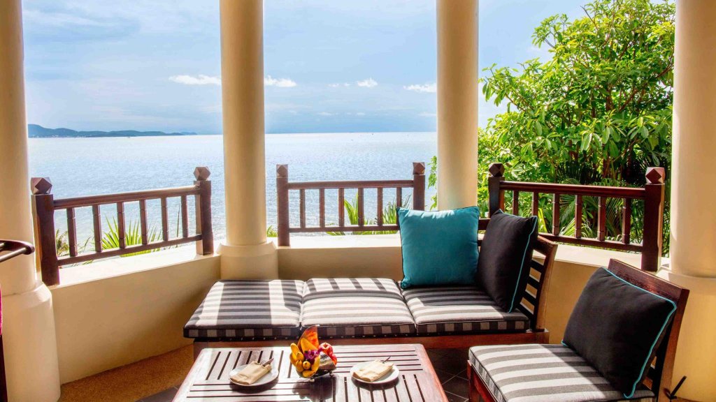Кровать в общем номере с видом на море InterContinental Pattaya Resort, an IHG Hotel