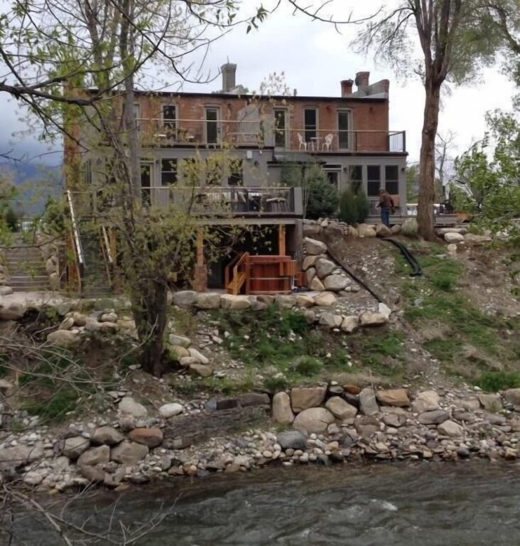 Comfort Cottage River House Downstream 3 Bedroom Holiday Home By Pinon Vacation Rentals