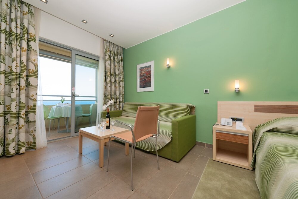 Habitación triple Premium con balcón Maistra Select Belvedere Resort