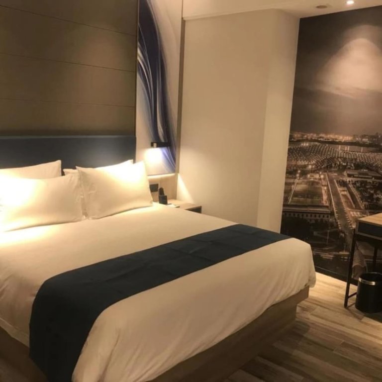 Comfort room Naive S Hotel