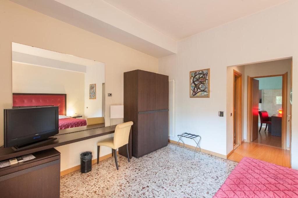 Standard Quadruple room with balcony Hotel Piazza Marconi
