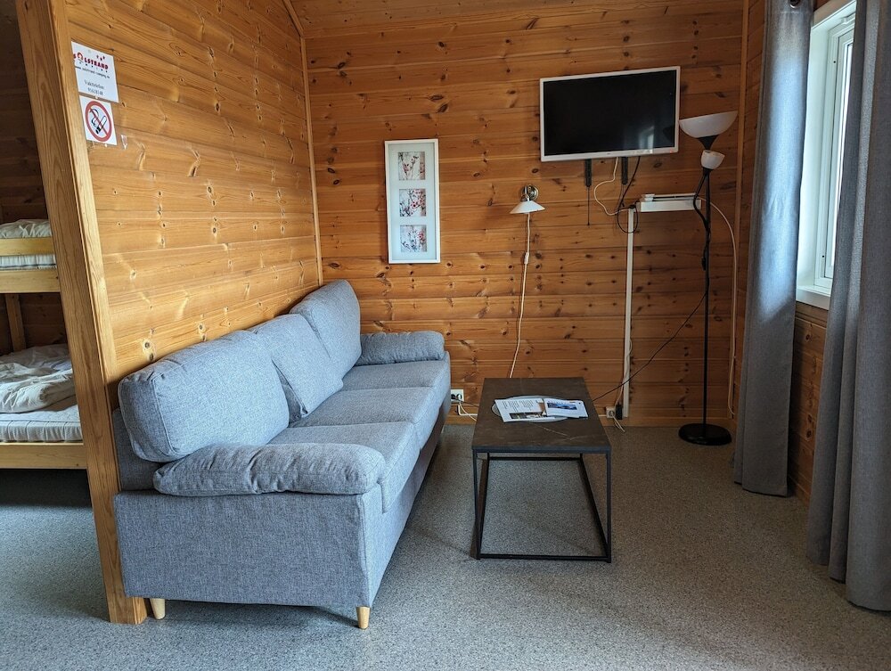 Кровать в общем номере Solstrand Camping
