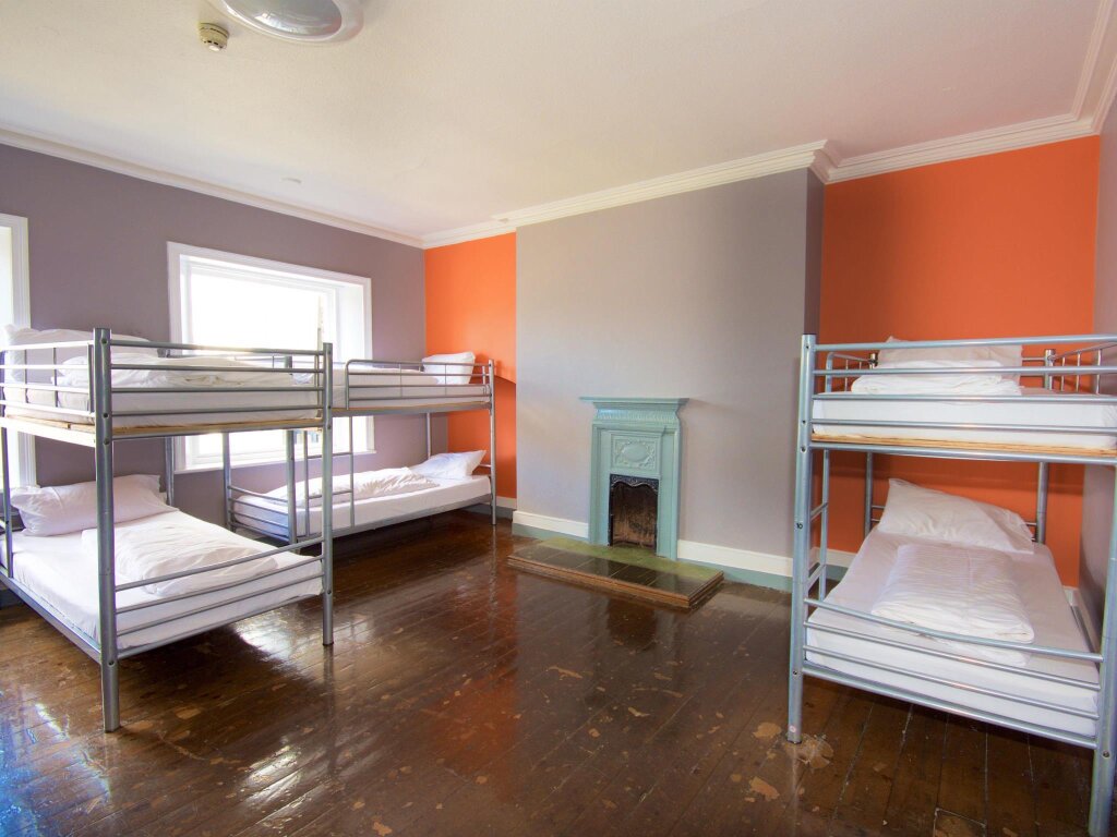 Кровать в общем номере Albatross Hostel