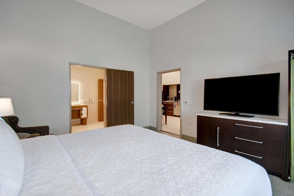 Двухместный люкс c 1 комнатой Home2 Suites By Hilton Burleson