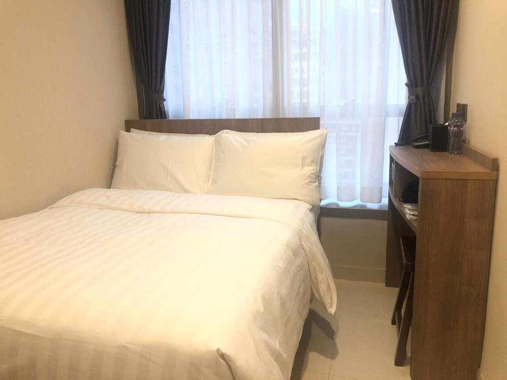 Deluxe room WE Hotel Kowloon