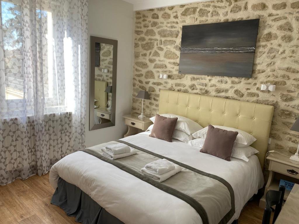 Четырёхместный номер Comfort Hotel L'Escale des Alpilles