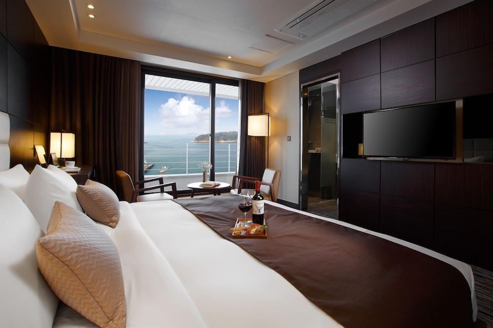 Standard Double room with balcony International Hotel Youngjong