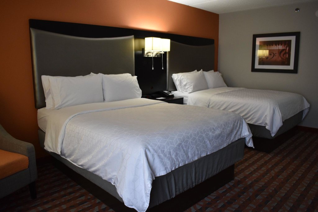 Четырёхместный номер Standard Holiday Inn Express & Suites Nashville Southeast - Antioch, an IHG Hotel