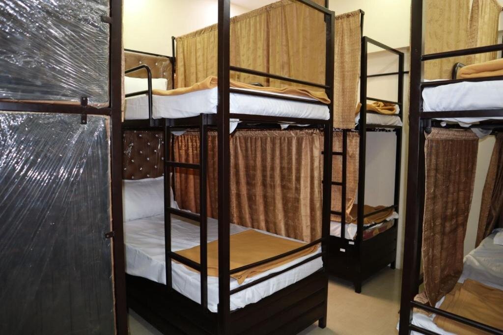 Кровать в общем номере (мужской номер) Indigo Room Sharing Dormitory - Near International Airport