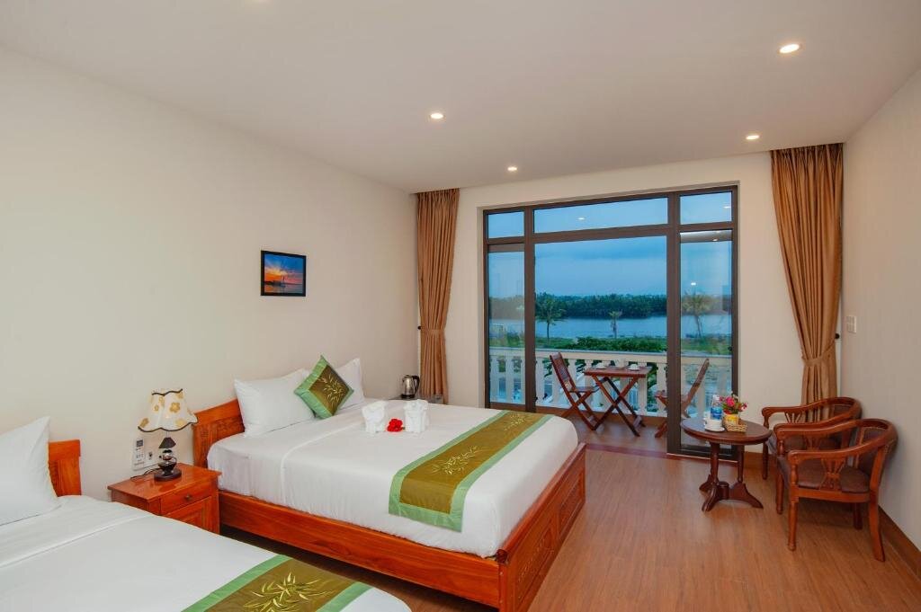 Standard triple chambre avec balcon Riverside Sunset Homestay