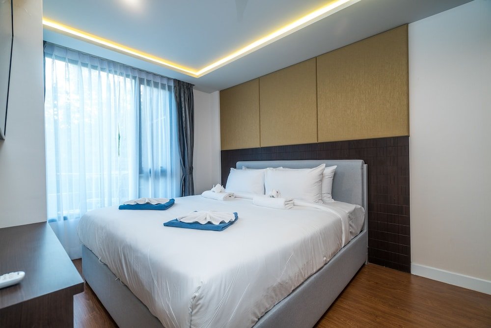 2 Bedrooms Luxury Loft Apartment at Aristo Surin