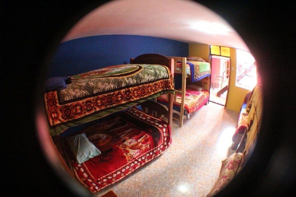 Кровать в общем номере Cofico Cusco