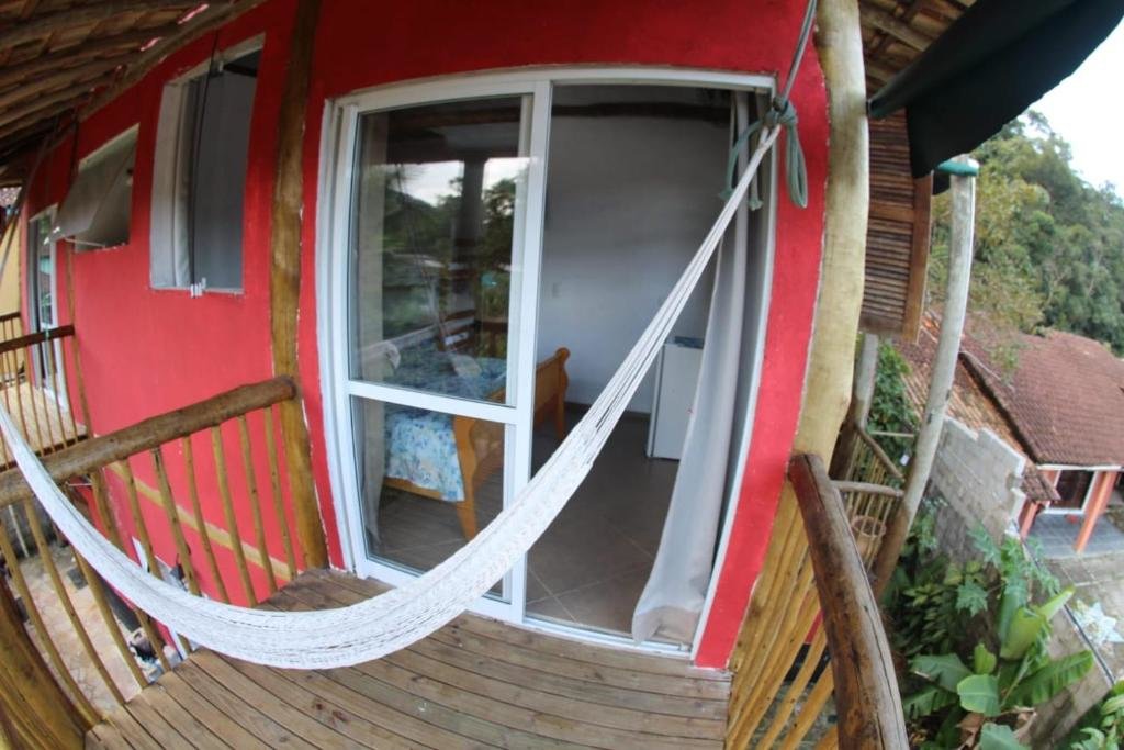 Двухместный люкс с балконом Alma Surf House