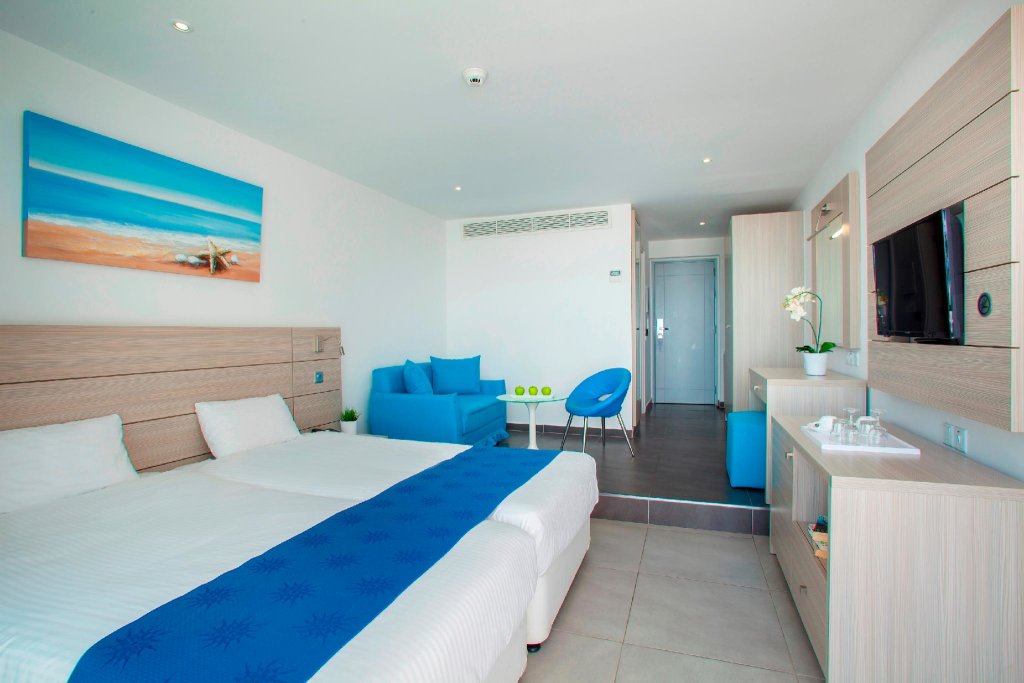 Полулюкс Limanaki Beach Hotel & Suites