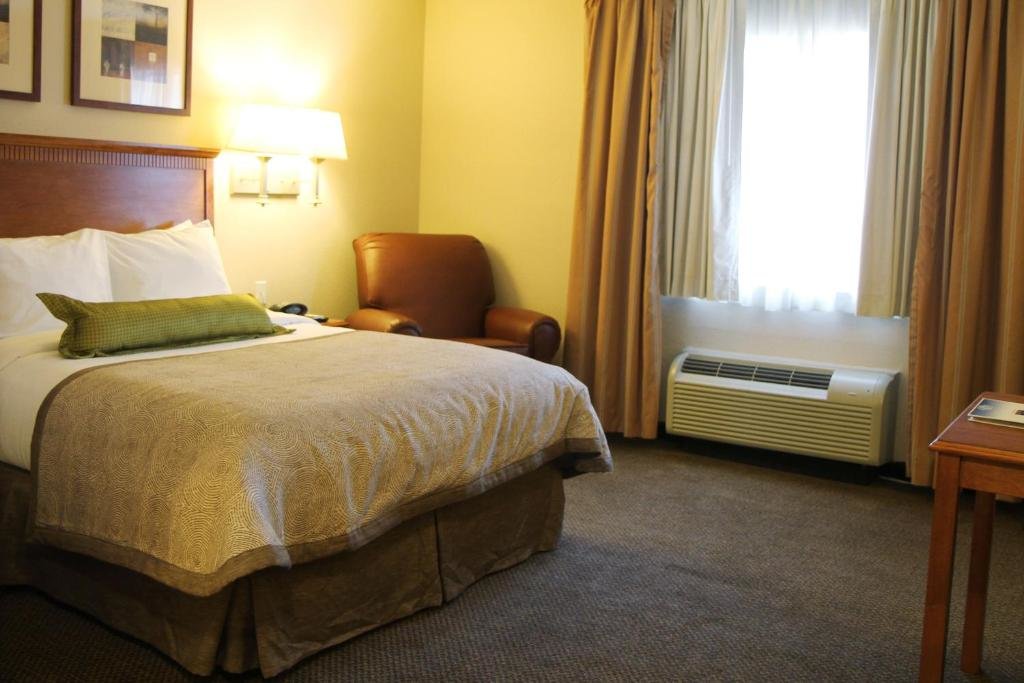 Двухместный люкс Candlewood Suites Lake Charles-Sulphur, an IHG Hotel