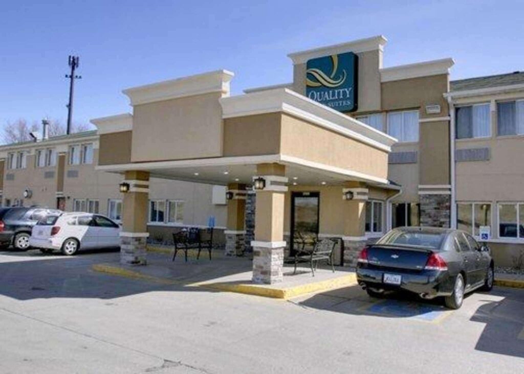 Camera Standard Quality Inn & Suites Des Moines Airport