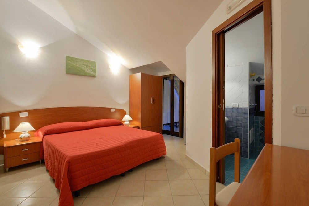 Standard Quadruple room with balcony Hotel La Marina