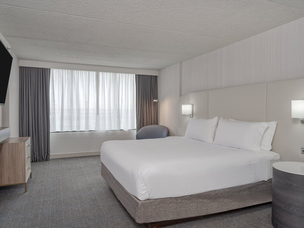 1 Bedroom Suite Crowne Plaza Indianapolis-Airport, an IHG Hotel