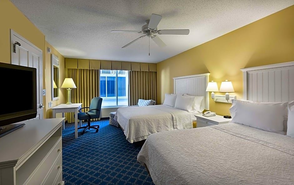 Четырёхместный люкс c 1 комнатой oceanfront Hampton Inn & Suites Myrtle Beach Oceanfront