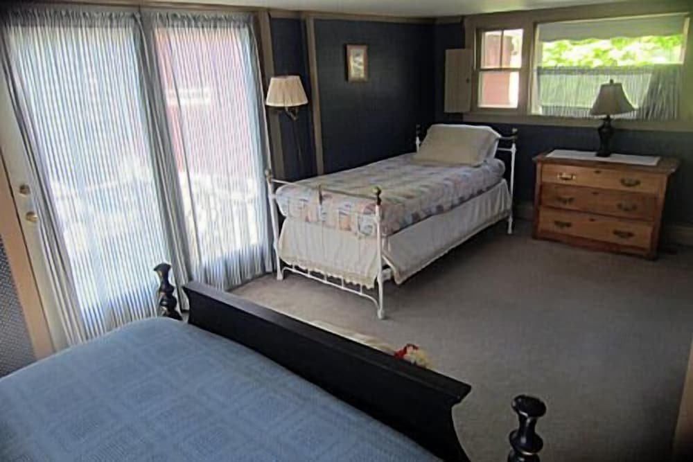 Standard Zimmer mit Balkon Inn at Neshobe River