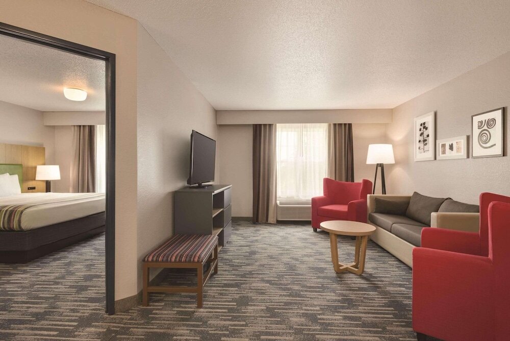 Suite Country Inn & Suites by Radisson, Pella, IA