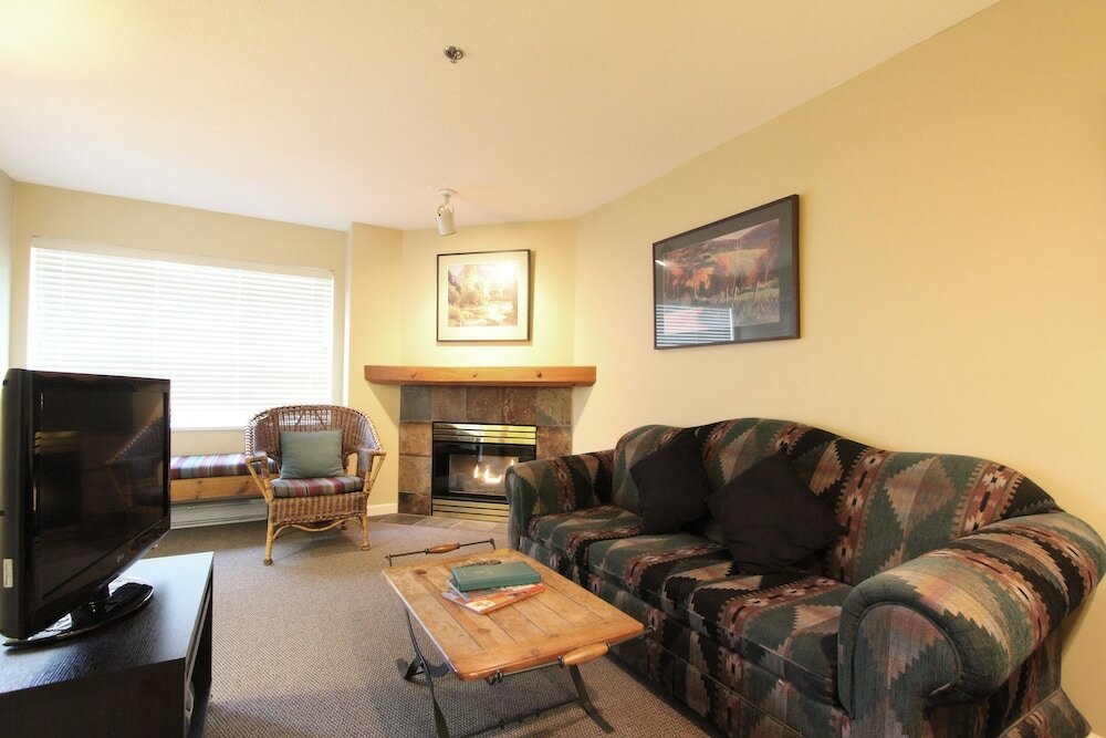 1 Bedroom Standard Suite with balcony Marketplace Lodge by Whistler Retreats