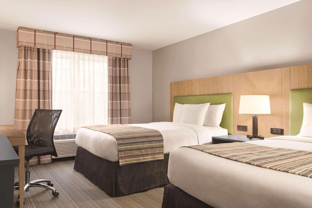 Четырёхместный номер Standard Country Inn & Suites by Radisson, Schaumburg, IL