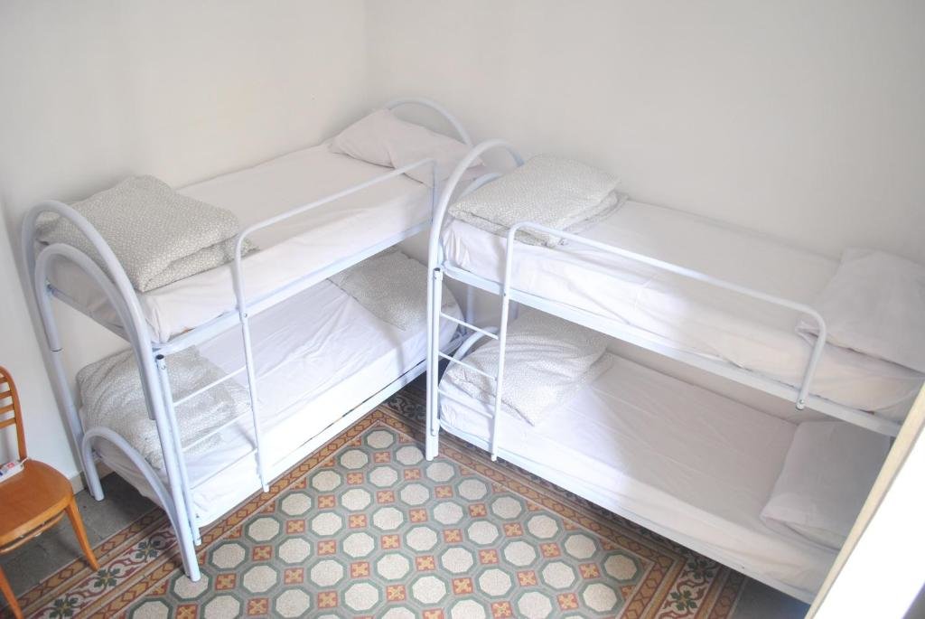 Кровать в общем номере Sunrise Hostel & Rooms