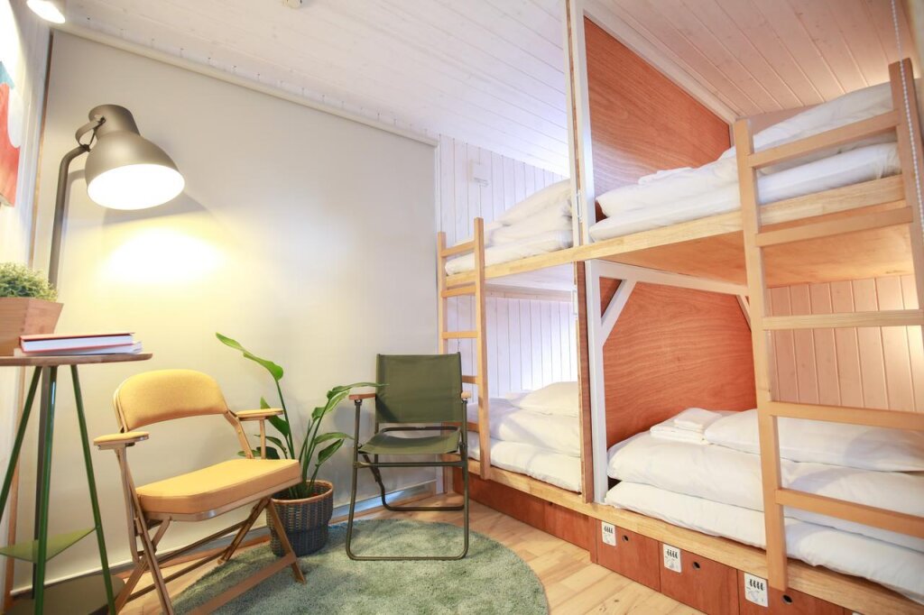 Кровать в общем номере (женский номер) Tinys Yokohama Hinodecho