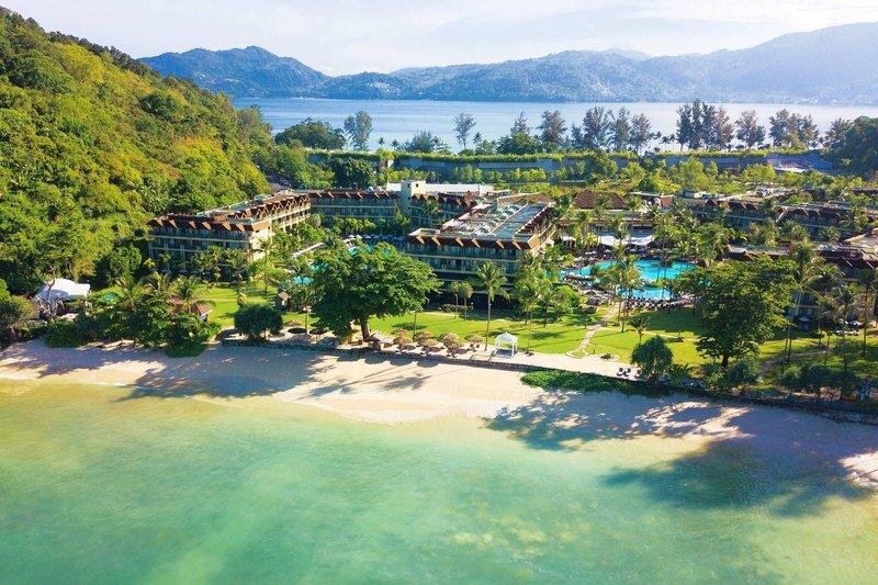 Четырёхместный номер Standard beachfront Phuket Marriott Resort & Spa, Merlin Beach