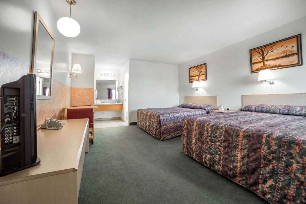 Standard Quadruple room Rodeway Inn Boardman - Hermiston