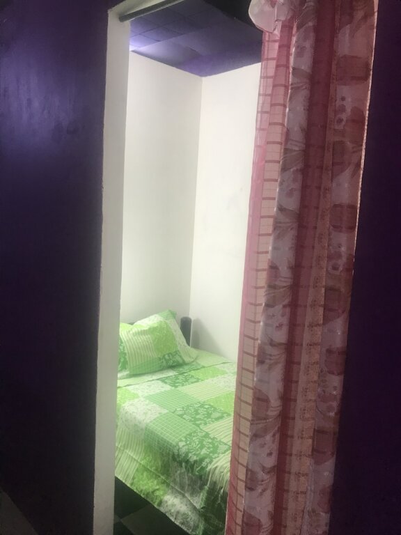 Кровать в общем номере (мужской номер) Hostal Buenavista