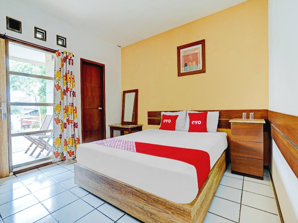 Suite OYO 90293 Guest House Cigadung 9a