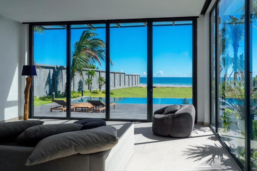 3 Bedrooms Villa beachfront Perolas Villas Resort Powered by ASTON