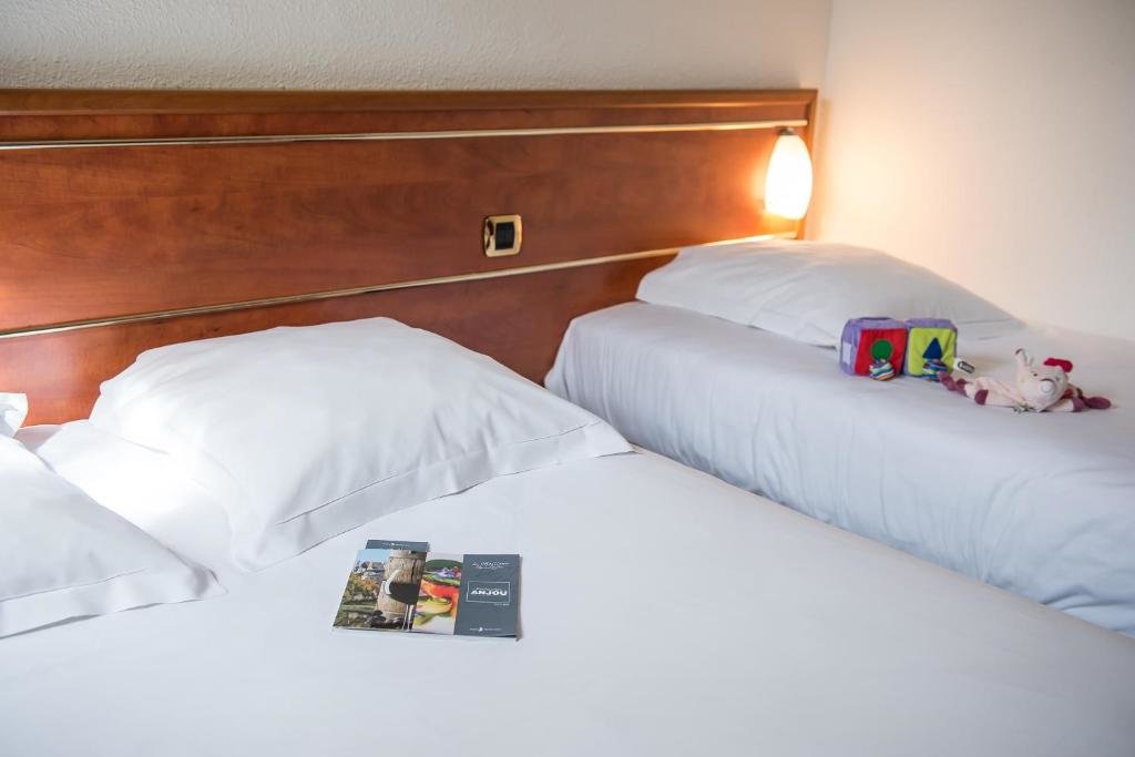 Трёхместный номер Standard Brit Hotel Angers Parc Expo - L'Acropole