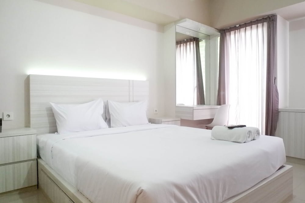 Апартаменты Spacious Studio Apartment Accses To Pakuwon Mall At Tanglin Supermall Mansion
