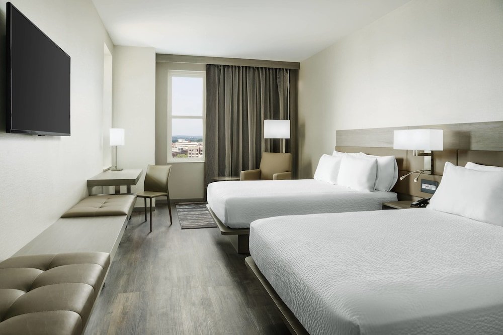 Четырёхместный номер Standard AC Hotel by Marriott Spartanburg