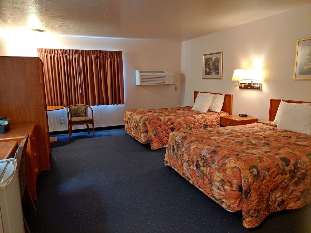 Standard Quadruple room Aquarius Inn